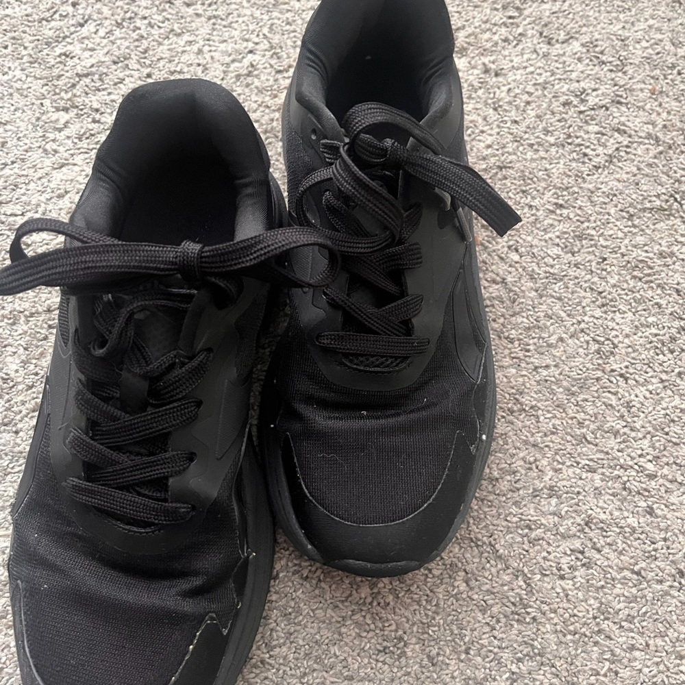 Reebok All-Black Athletic Lace-Up Sneakers - Size 7